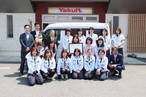 福祉ヤクルト活動～西脇・加古川南ステーションにて福祉用車両寄贈式を開催
